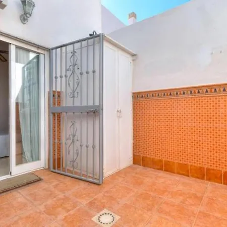 Lägenhet Unit In - 2 Bedrooms - 2 Beds - *