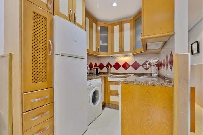 Unit In - 2 Bedrooms - 2 Beds -