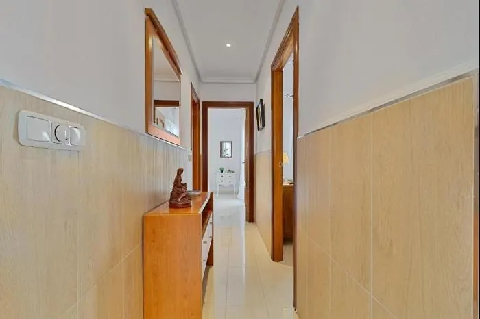 Unit In - 2 Bedrooms - 2 Beds -